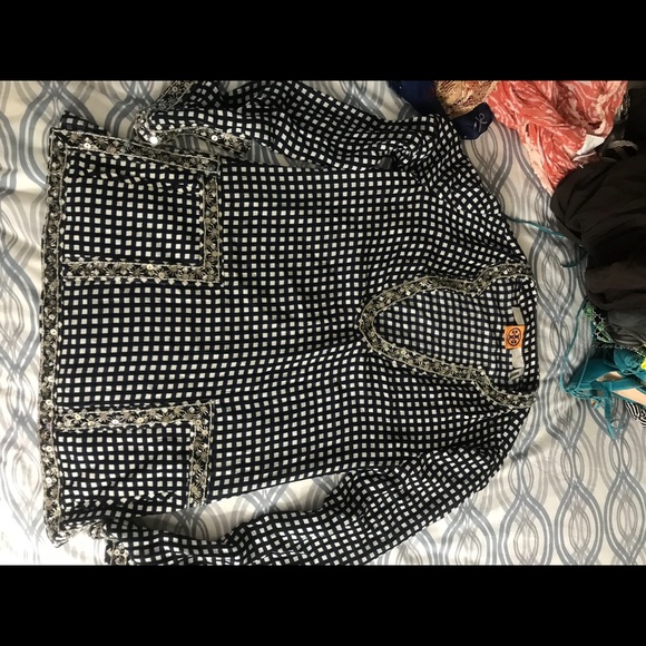 Gorgeous top - Picture 8 of 8